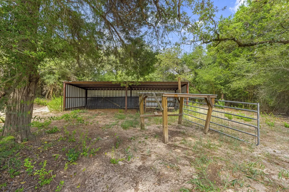 206 22 Hills Road Gause, TX 77857