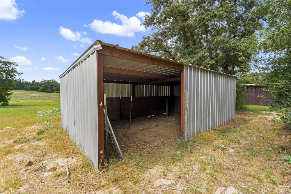 206 22 Hills Road Gause, TX 77857