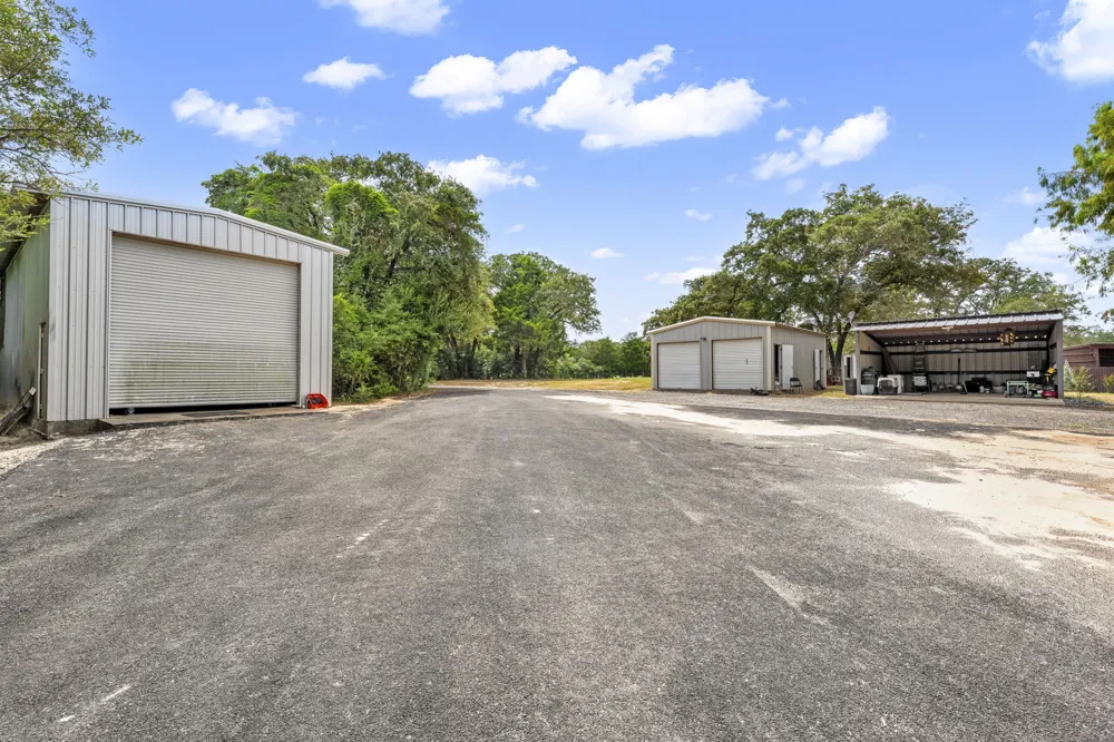 206 22 Hills Road Gause, TX 77857