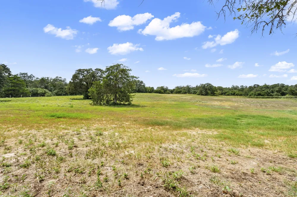 206 22 Hills Road Gause, TX 77857
