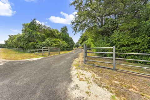 206 22 Hills Road