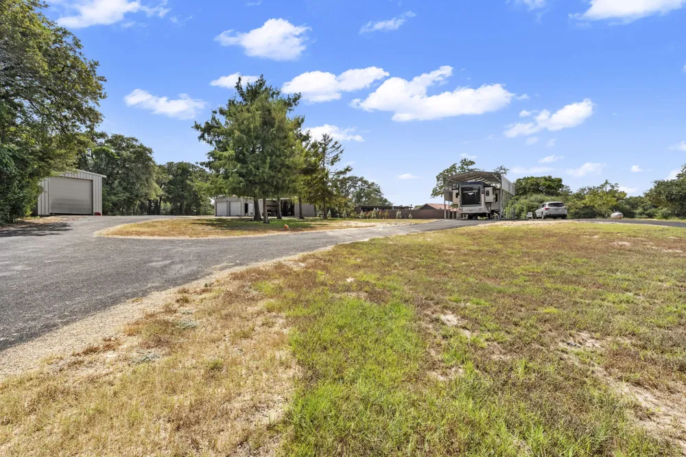 206 22 Hills Road Gause, TX 77857