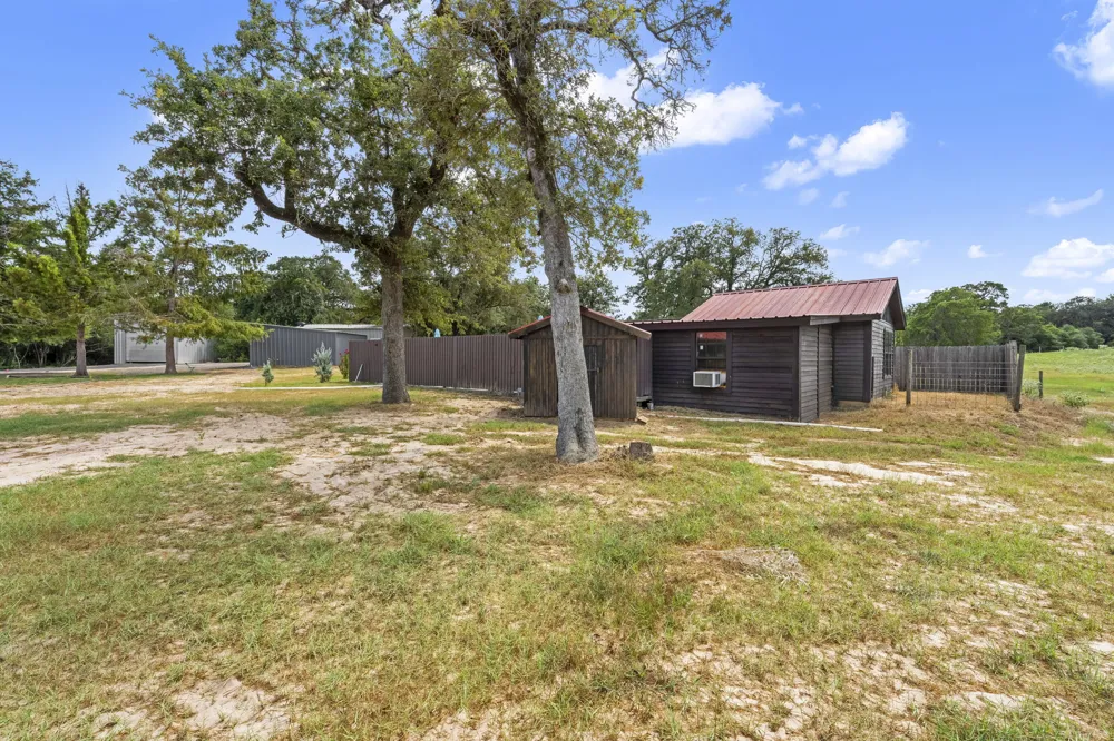 206 22 Hills Road Gause, TX 77857