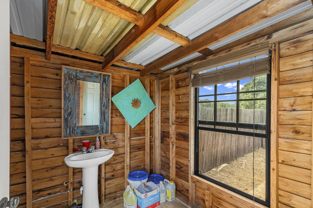 206 22 Hills Road Gause, TX 77857