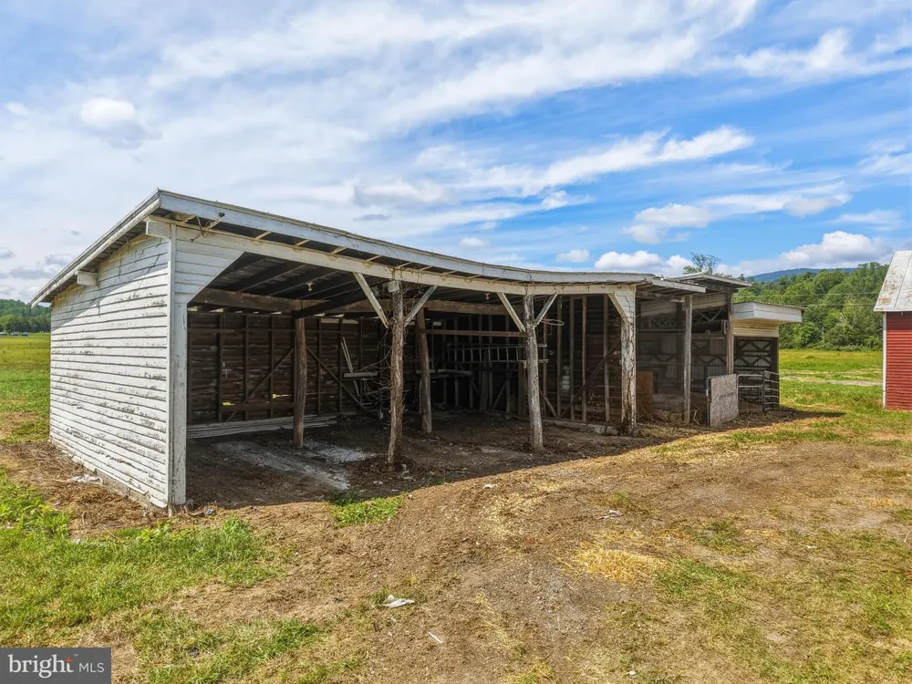 6117 ALUM SPRINGS ROAD Edinburg, VA 22824