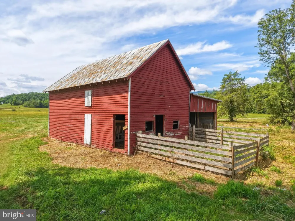 6117 ALUM SPRINGS ROAD Edinburg, VA 22824