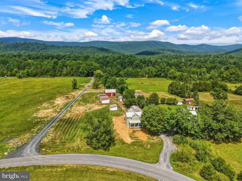 6117 ALUM SPRINGS ROAD Edinburg, VA 22824