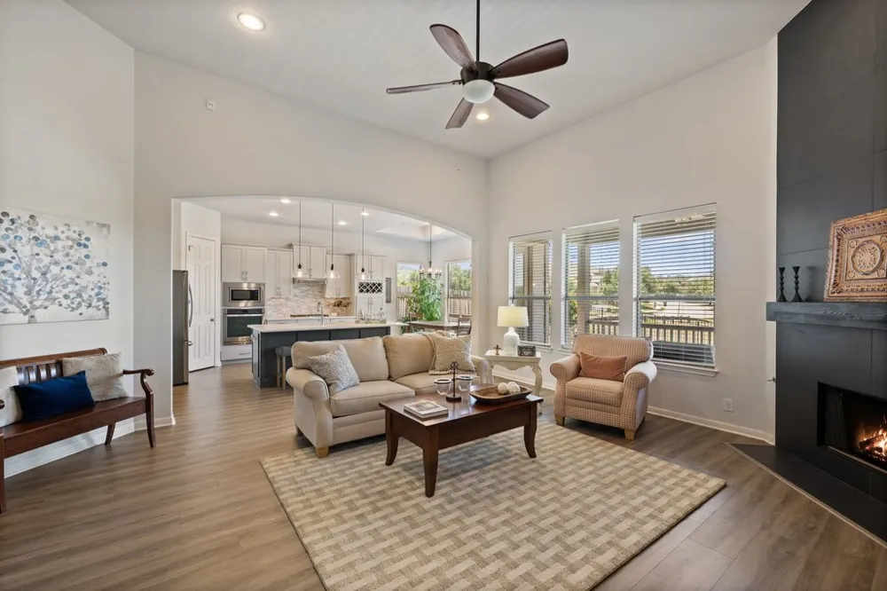 5301 Cardinal Flower Cove Spicewood, TX 78669