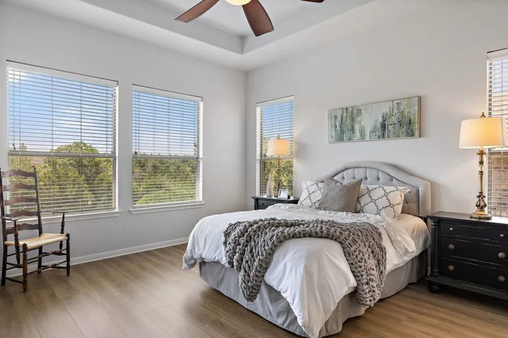 5301 Cardinal Flower Cove Spicewood, TX 78669