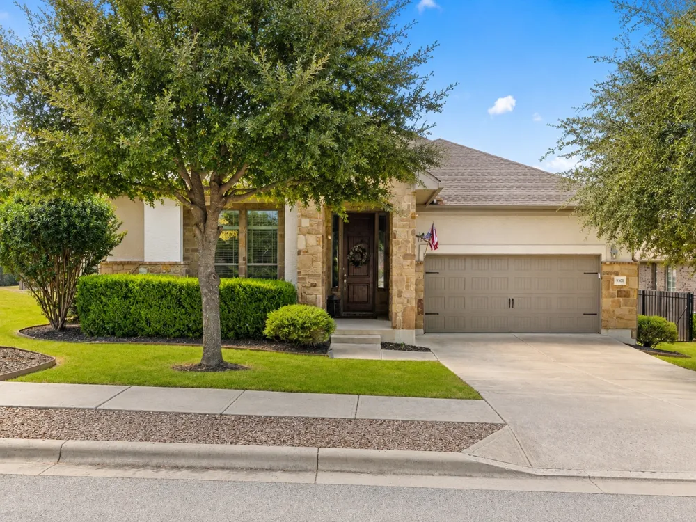 5301 Cardinal Flower Cove Spicewood, TX 78669