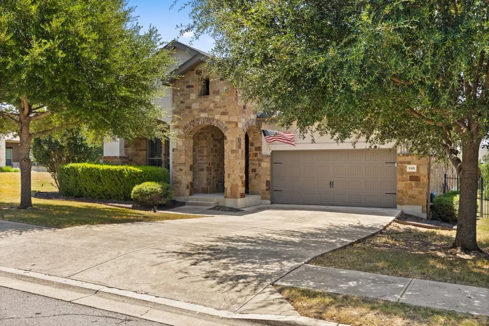 5301 Cardinal Flower Cove Spicewood, TX 78669