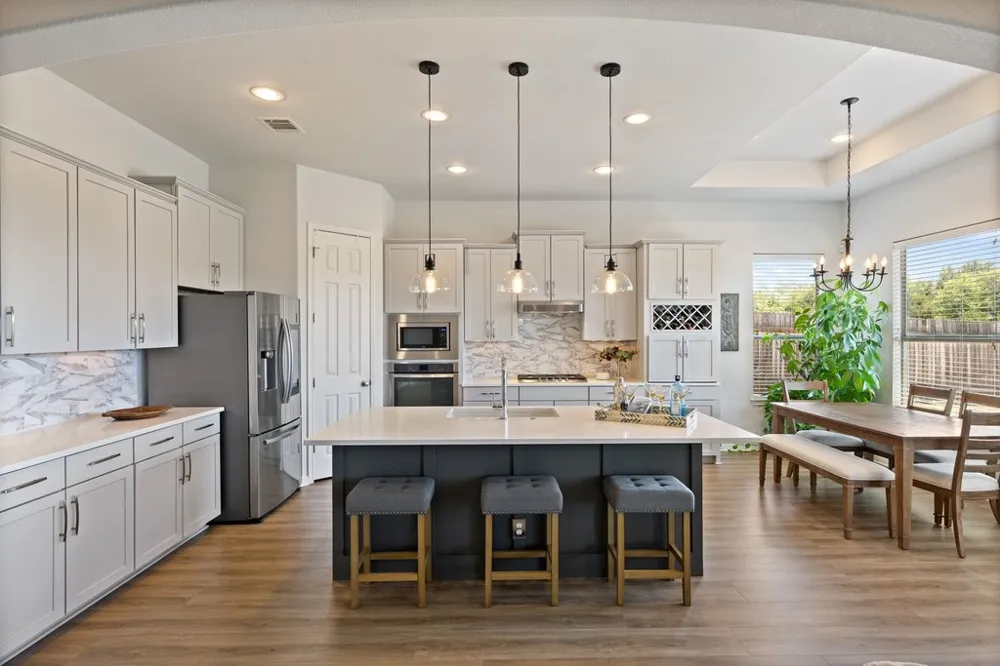 5301 Cardinal Flower Cove Spicewood, TX 78669