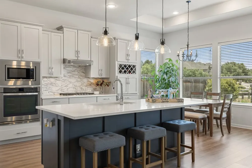 5301 Cardinal Flower Cove Spicewood, TX 78669