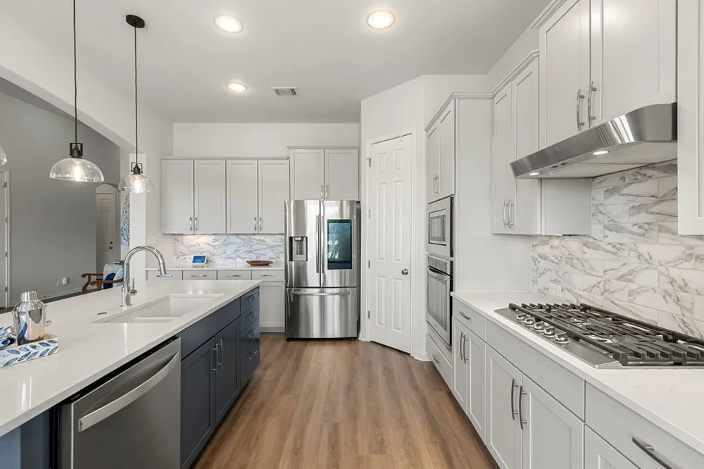 5301 Cardinal Flower Cove Spicewood, TX 78669