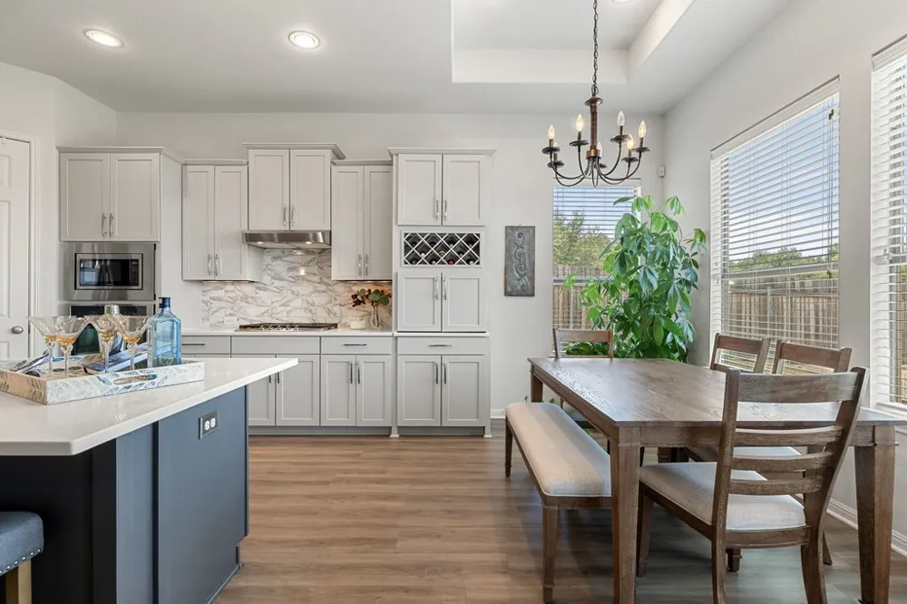 5301 Cardinal Flower Cove Spicewood, TX 78669