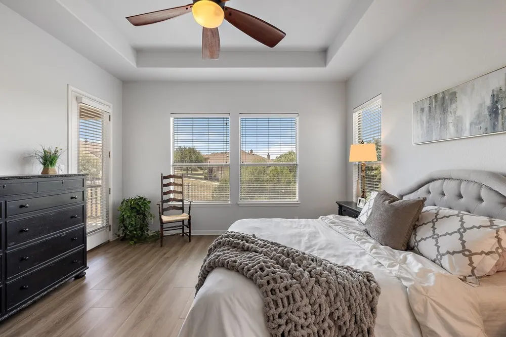 5301 Cardinal Flower Cove Spicewood, TX 78669