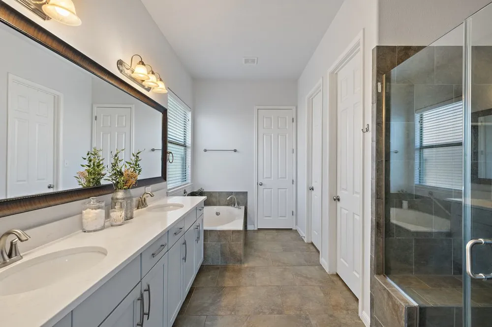 5301 Cardinal Flower Cove Spicewood, TX 78669