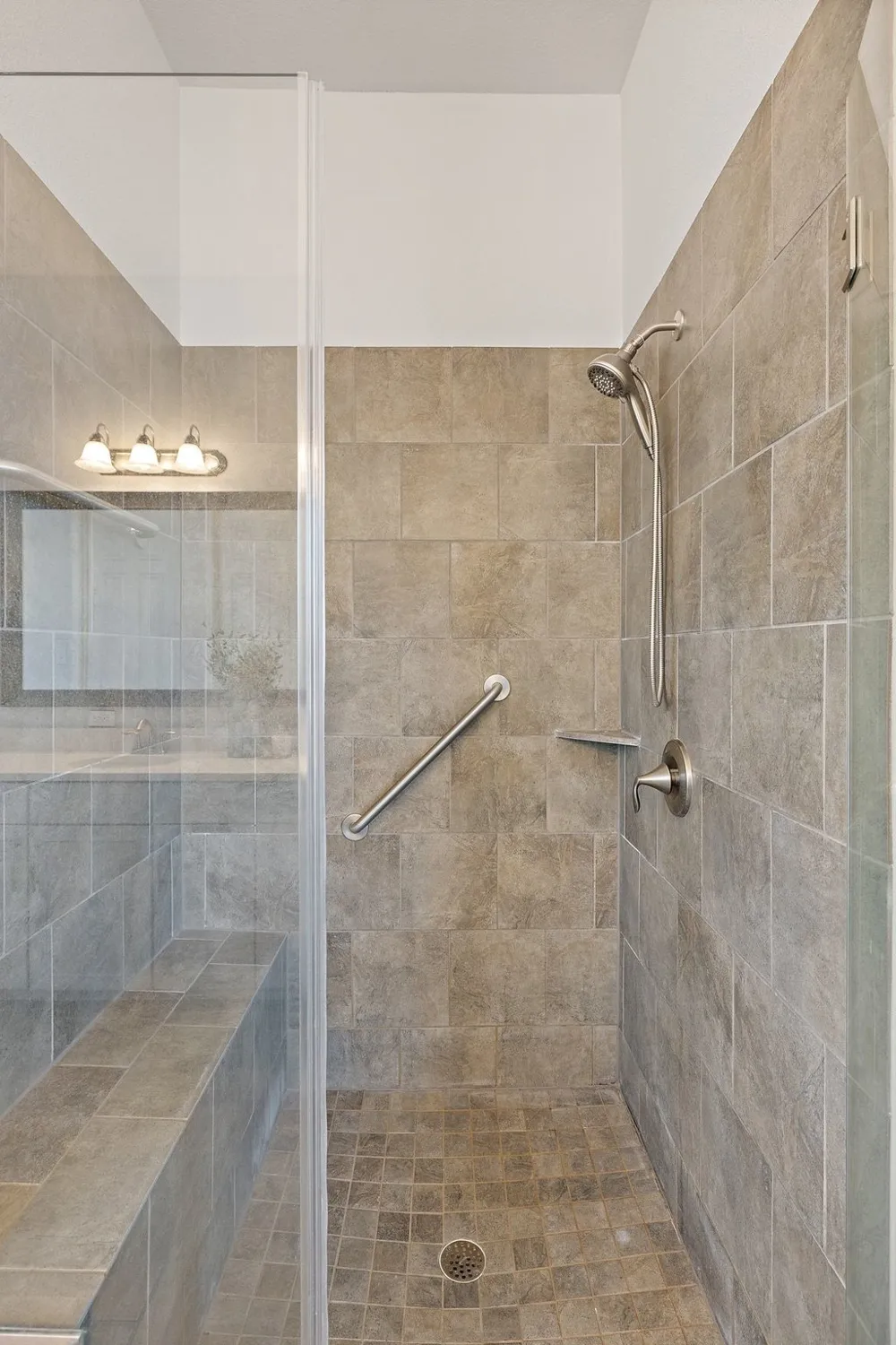 5301 Cardinal Flower Cove Spicewood, TX 78669