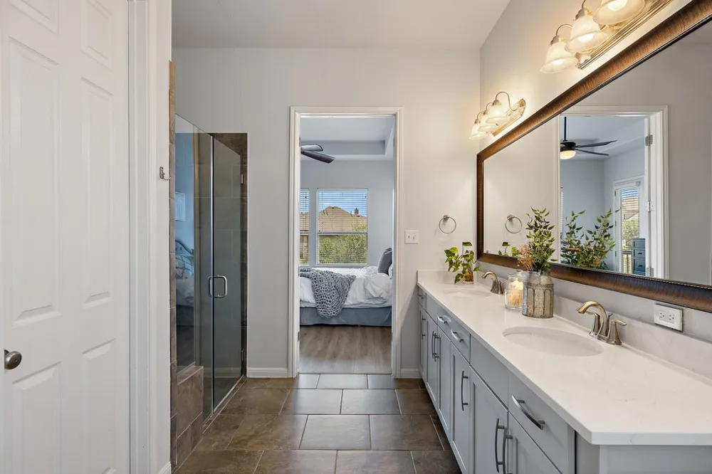 5301 Cardinal Flower Cove Spicewood, TX 78669