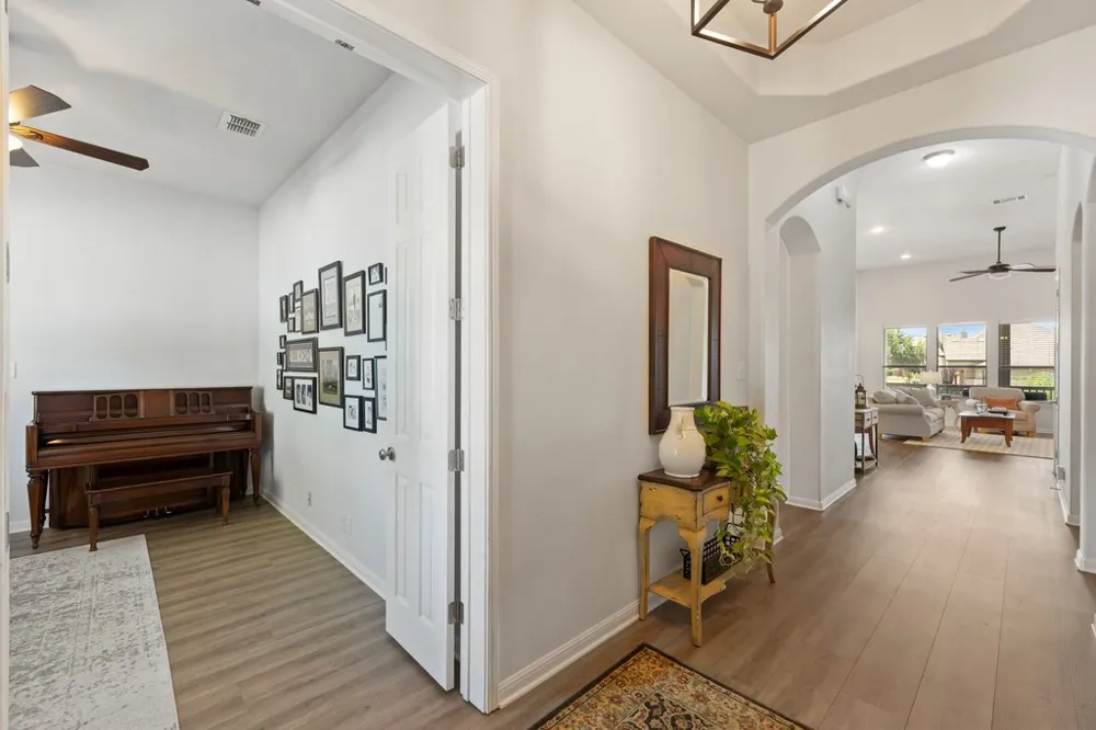 5301 Cardinal Flower Cove Spicewood, TX 78669