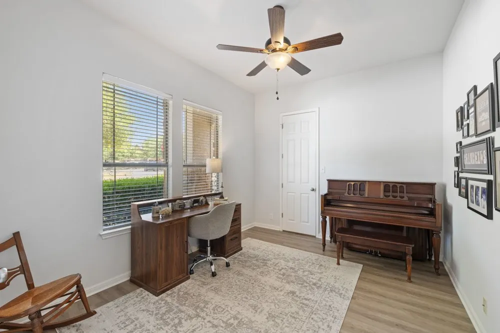 5301 Cardinal Flower Cove Spicewood, TX 78669