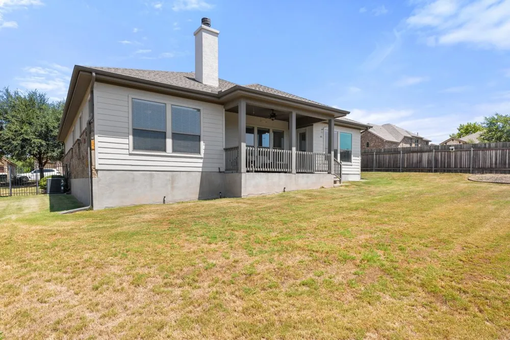 5301 Cardinal Flower Cove Spicewood, TX 78669