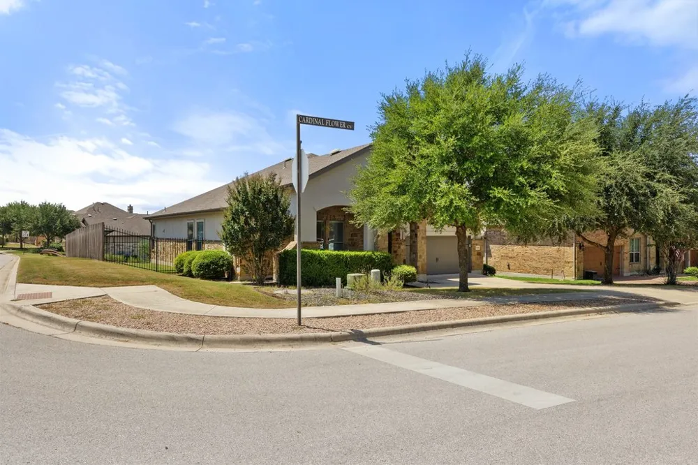 5301 Cardinal Flower Cove Spicewood, TX 78669