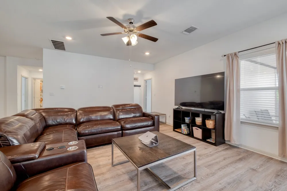 102 Johnson Draw Road Hutto, TX 78634