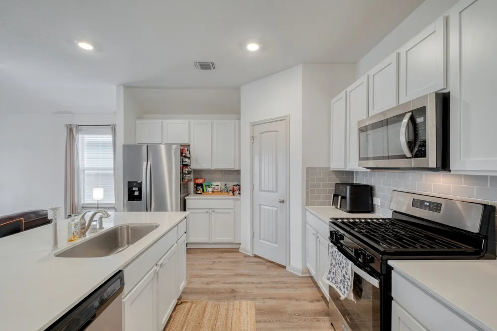102 Johnson Draw Road Hutto, TX 78634