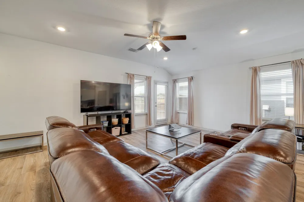 102 Johnson Draw Road Hutto, TX 78634