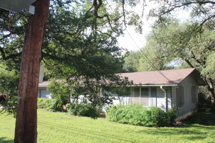 1306 Alamo Street San Marcos, TX 78666