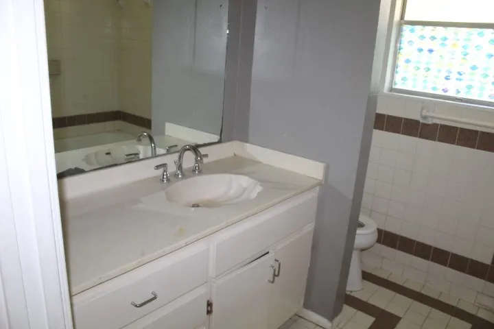 1306 Alamo Street San Marcos, TX 78666