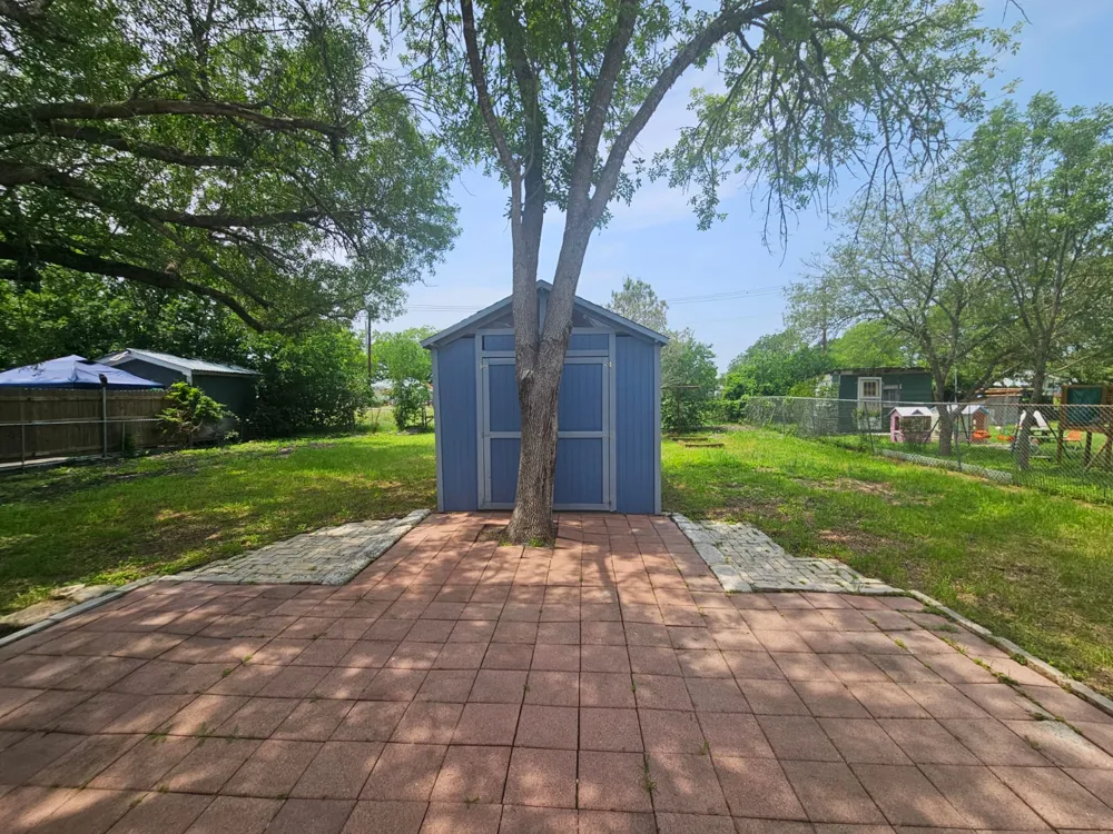 1401 Trinity Street Lockhart, TX 78644