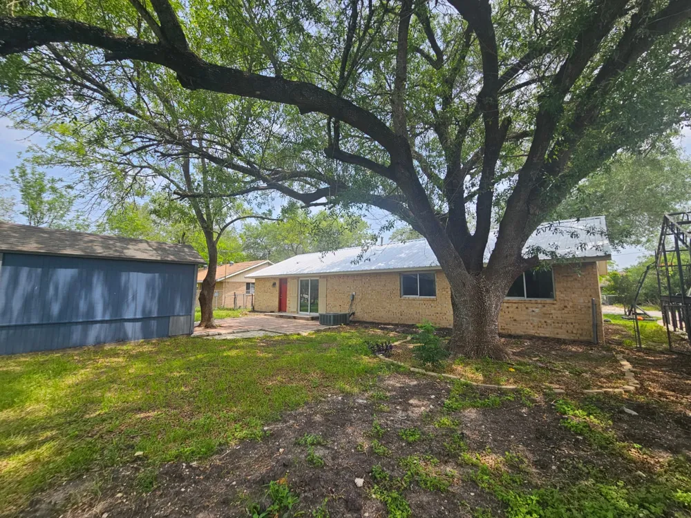 1401 Trinity Street Lockhart, TX 78644