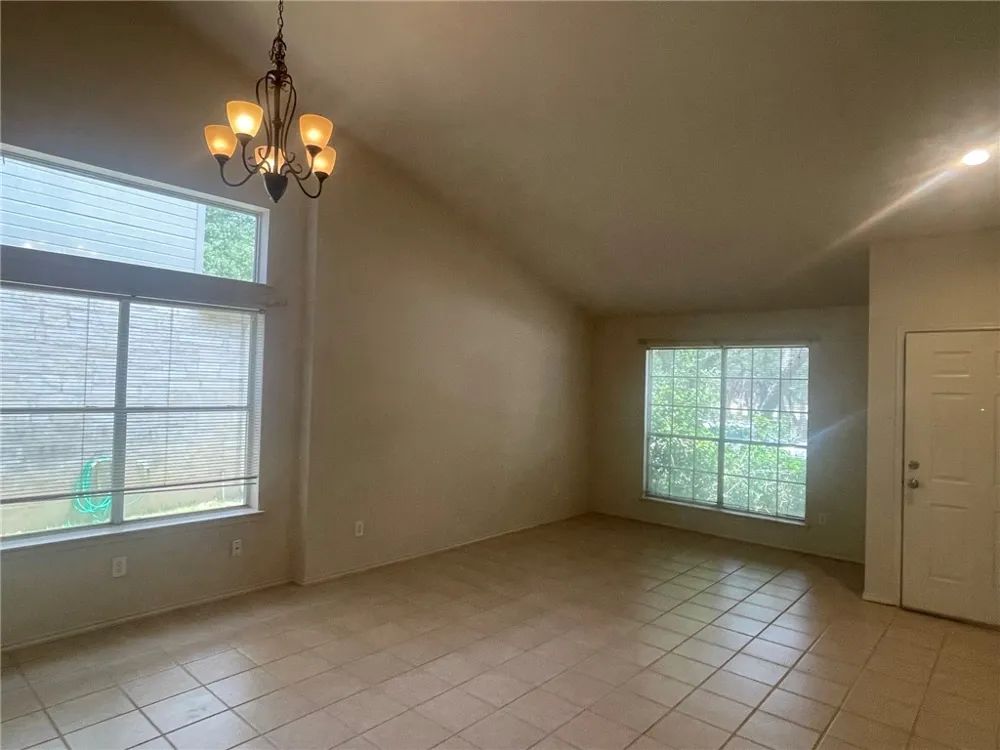 613 Stallion Drive Cedar Park, TX 78613