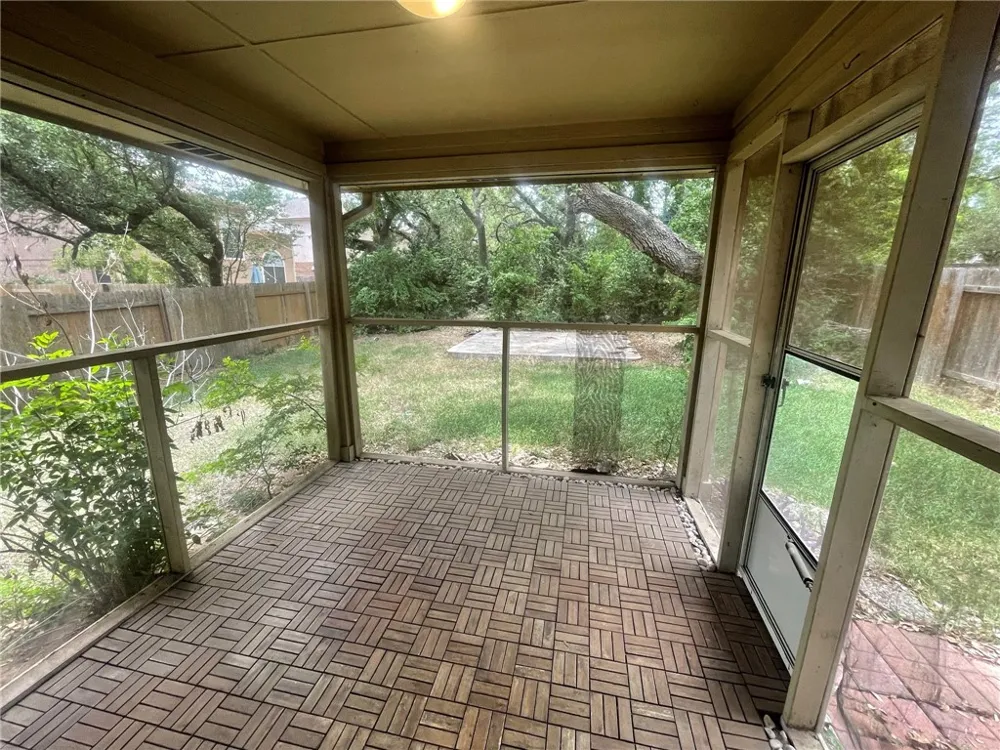 613 Stallion Drive Cedar Park, TX 78613