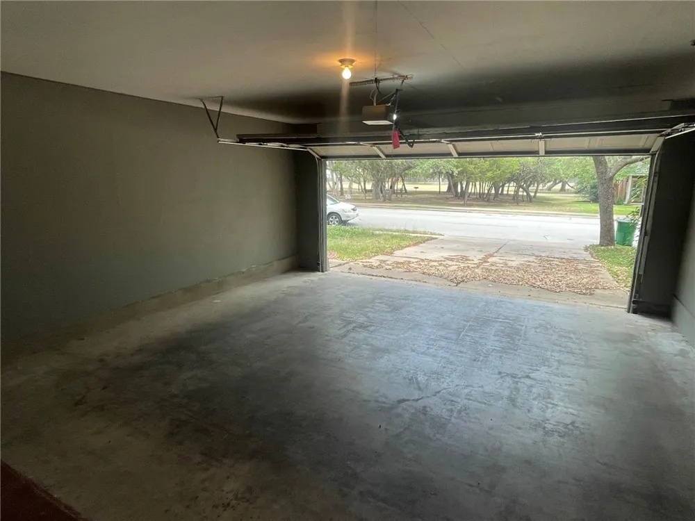 613 Stallion Drive Cedar Park, TX 78613