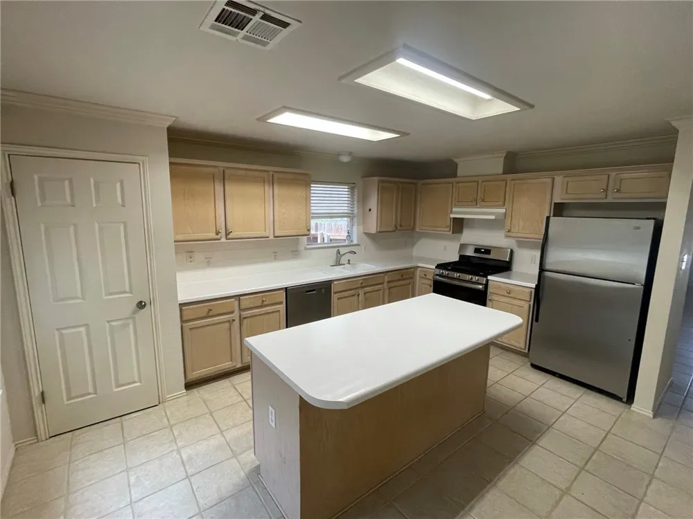 613 Stallion Drive Cedar Park, TX 78613