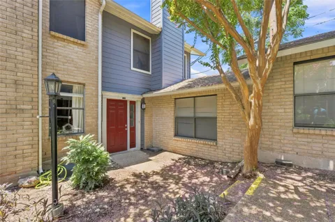 818 Banister Lane