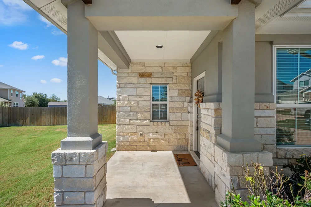 215 Lake Placid Run Elgin, TX 78621
