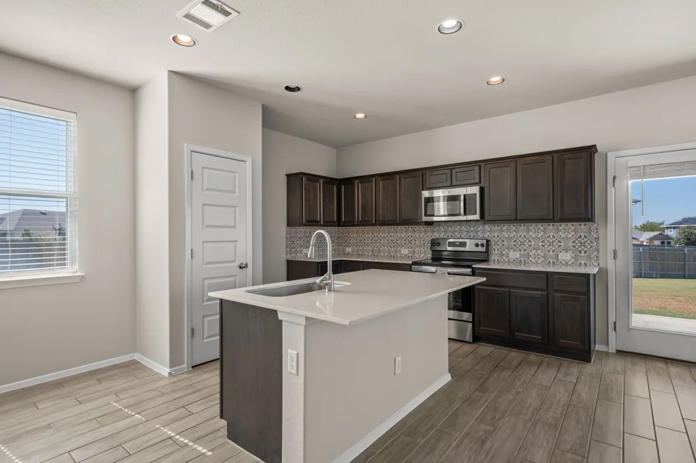 215 Lake Placid Run Elgin, TX 78621