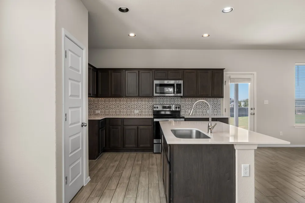 215 Lake Placid Run Elgin, TX 78621