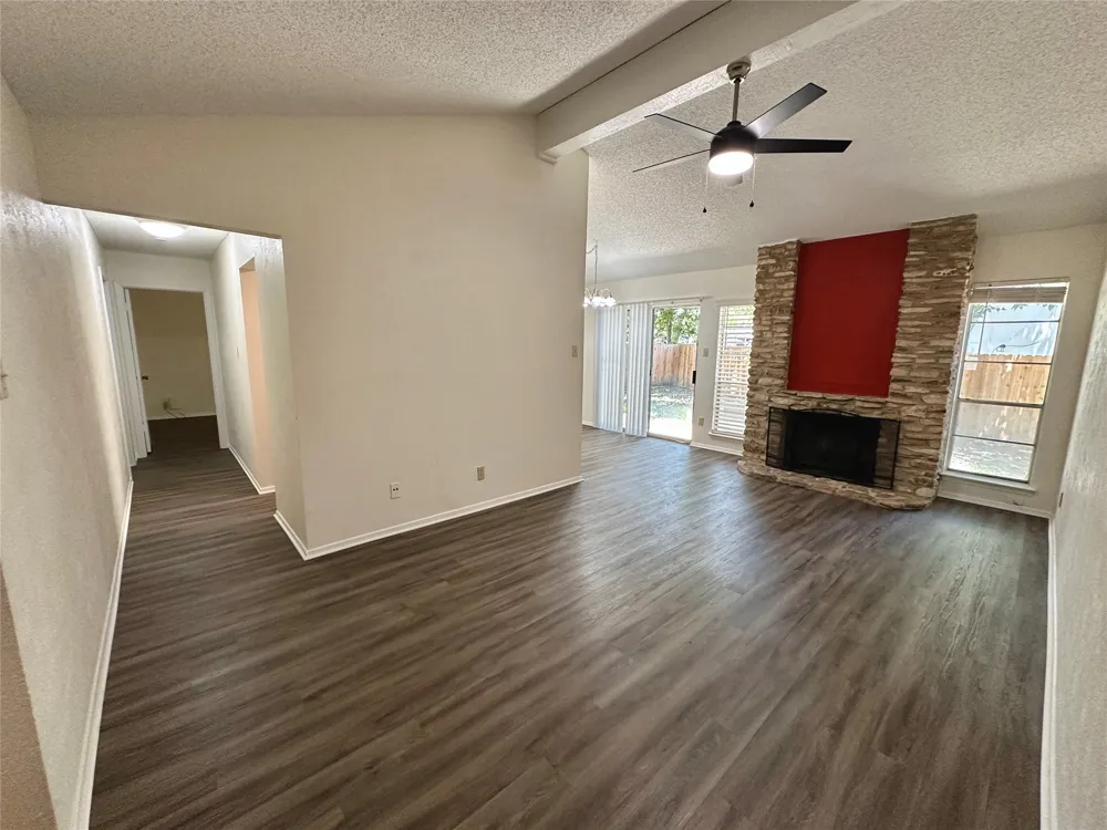 10400 Broken Shoe Trail Austin, TX 78750