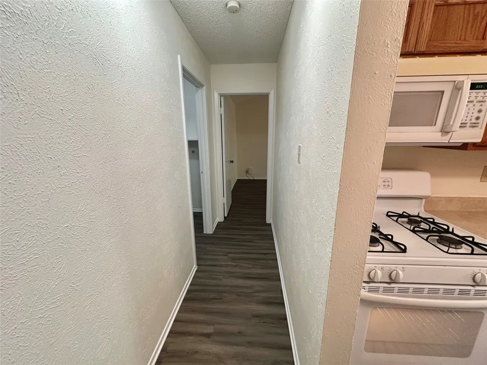 10400 Broken Shoe Trail Austin, TX 78750