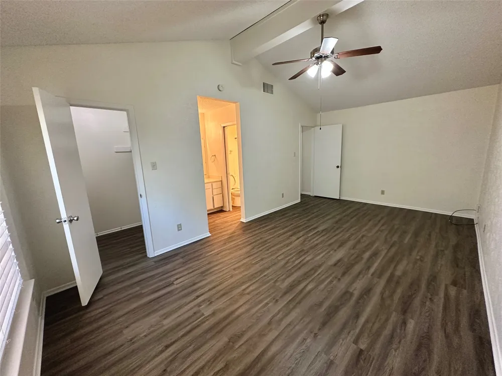 10400 Broken Shoe Trail Austin, TX 78750