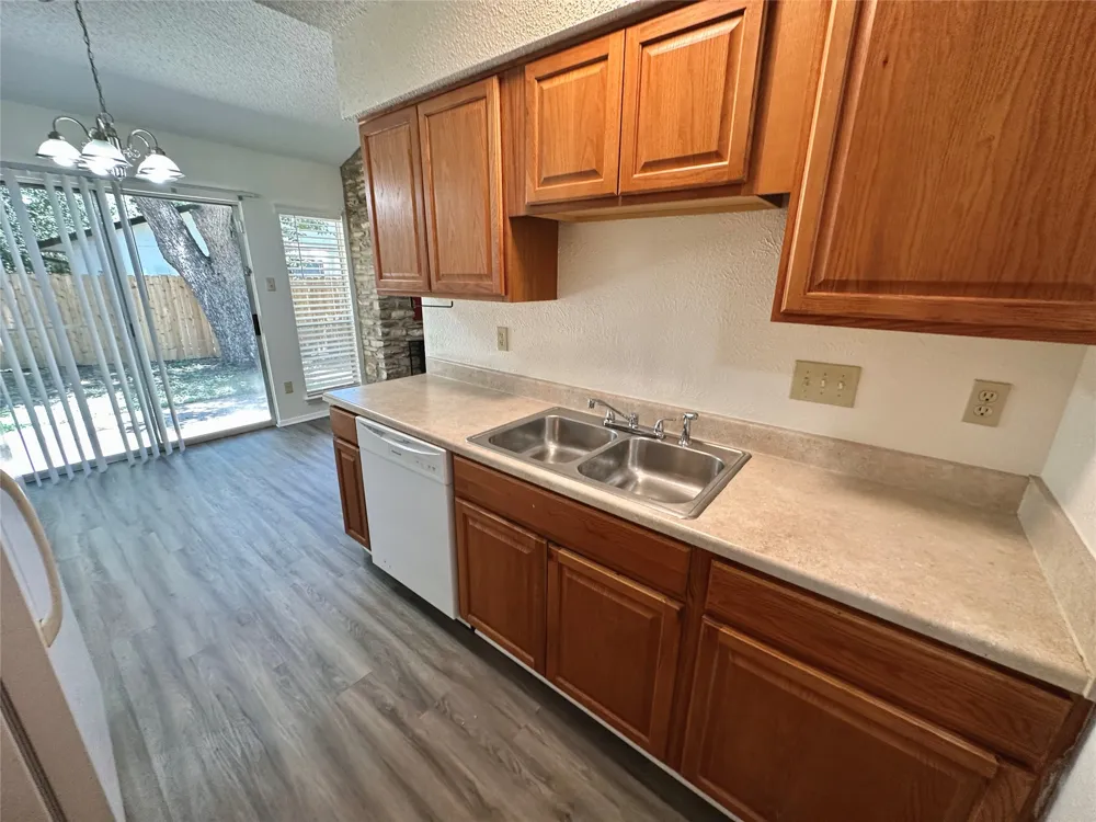 10400 Broken Shoe Trail Austin, TX 78750