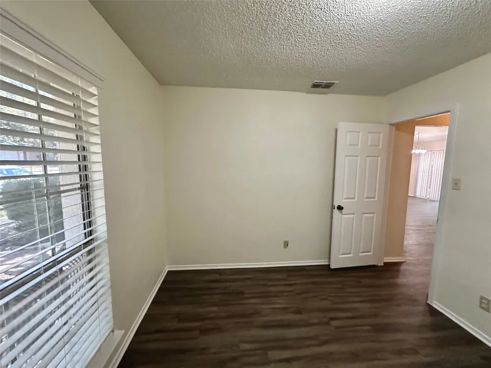 10400 Broken Shoe Trail Austin, TX 78750