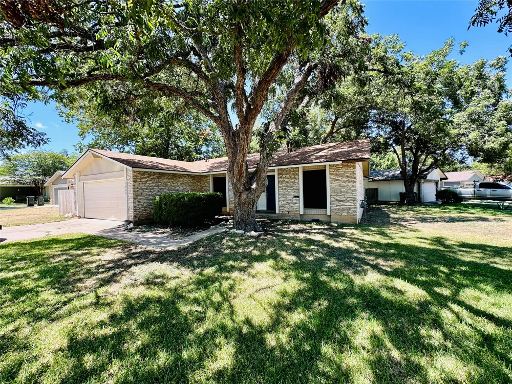 10400 Broken Shoe Trail Austin, TX 78750
