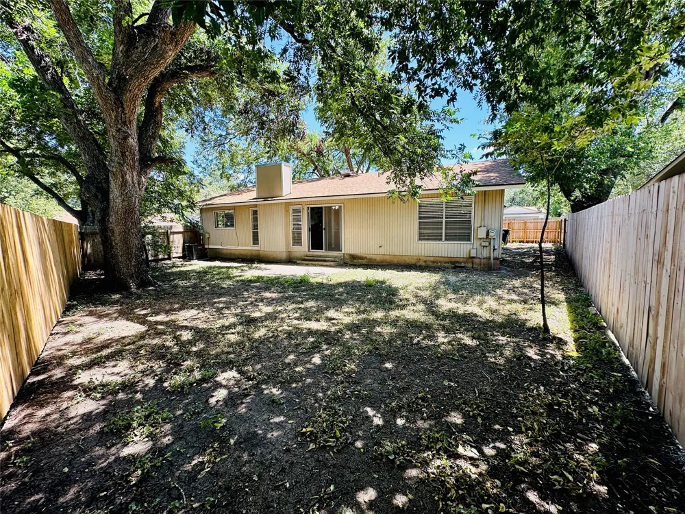 10400 Broken Shoe Trail Austin, TX 78750