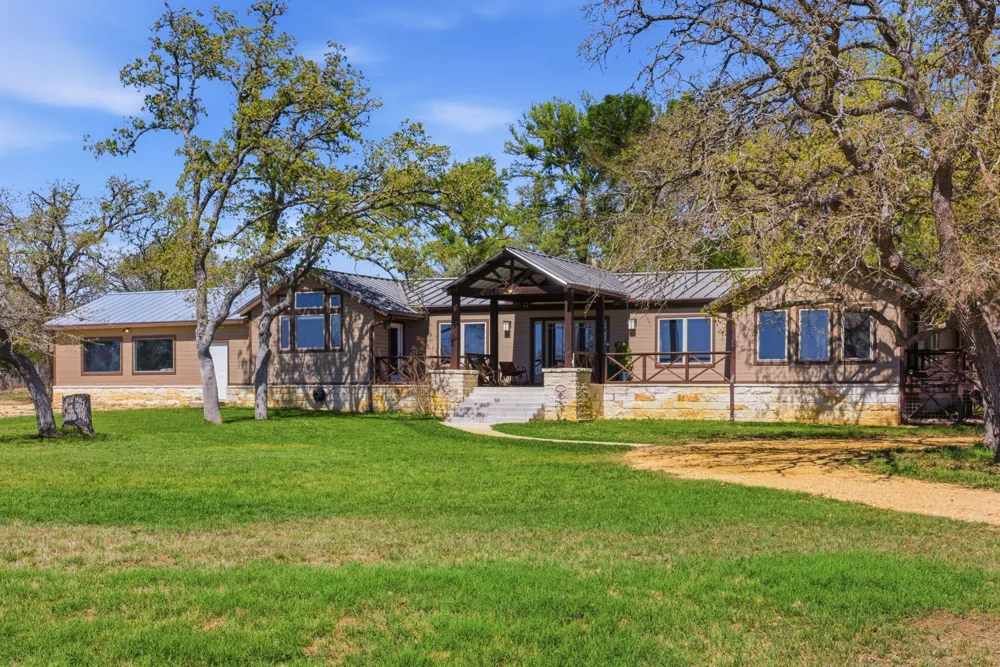 18335 FM 86 Red Rock, TX 78662